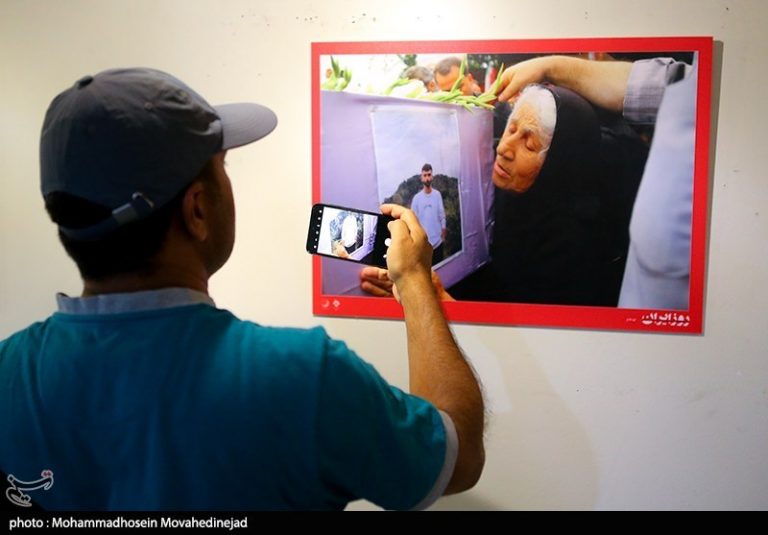 نمایشگاه عکس “۱۲ روز ایران” به روایت تصویر