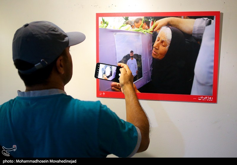 نمایشگاه عکس “۱۲ روز ایران” به روایت تصویر