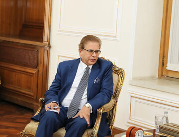 نماینده ویژه پاکستان در امور افغانستان وارد تهران شد