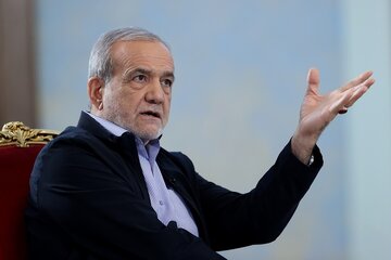 پزشکیان با قطار وارد پکن شد