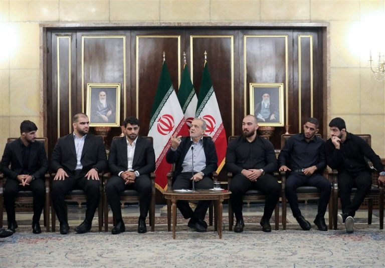 پزشکیان در دیدار تیم ملی کشتی: تسلیمشدن در وجود ما نیست