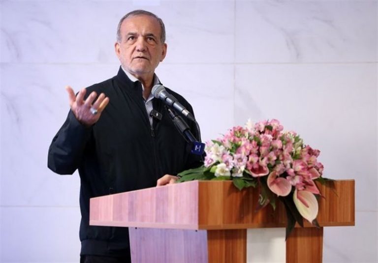پزشکیان: میتوان با افزایش بهرهوری هزینه درمان را کاهش داد