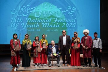 پیچیدن ساز و آواز نوجوانان و جوانان ترکمن در تهران