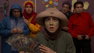 چالشهای آوای ۹ ساله در مدرسه با همکلاسیهایش