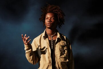 کشف جسد زنی در خودروی خواننده مشهور