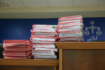 آزادی پژمان جمشیدی با وثیقه و خروج او از کشور/ انحلال بانک آینده/ ممنوعیت کشت خشخاش/ تشکیل پرونده قضایی برای فائزه هاشمی