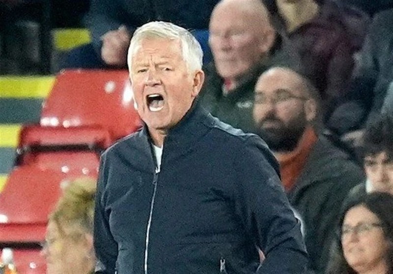 اخراج سرمربی تیم انگلیسی بعد از شوت یک توپ سرگردان! + فیلم