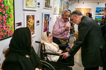 استفاده از آثار هنرمندان توانیاب در هدایای برنامههای فرهنگی خارجی/ ایدهای که وزیر ارشاد مطرح کرد