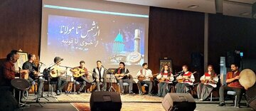 استقبال عاشقان شمس و مولانا از خواننده ایرانی در قونیه