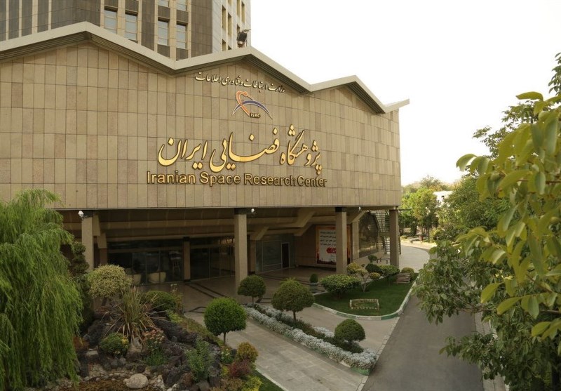 امضای توافقنامه طراحی آنتن سار راد ۲ در پژوهشگاه فضایی ایران