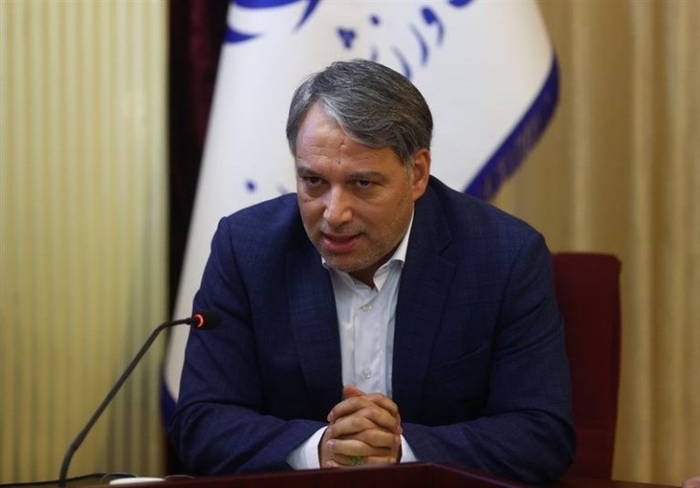 انتقاد عزیزی از سازمان خصوصیسازی: دولت اینقدر بیپول شده که اختصاصیترین زمین ورزشی را بفروشد؟