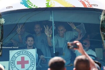 اولین اتوبوس اسرای آزاد شده فلسطینی وارد غزه شد