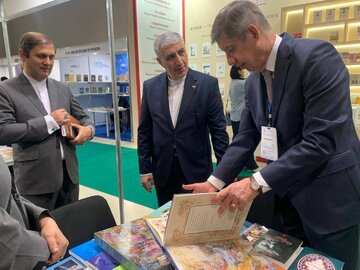 ایران با ۴۰۰ عنوان کتاب به باکو رفت