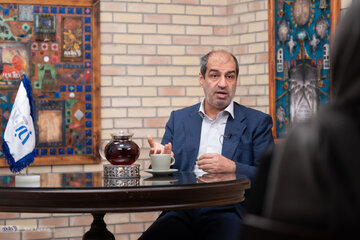 ببینید| سخنگوی صنعت آب: این حجم یارانه میدهیم اما گوشت و مرغ و مسکن به قیمت جهانی عرضه میشود