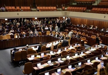 ترامپ وارد کنست اسرائیل شد و دفتر یادبود را امضاء کرد؛ او نوشت…/ عکس