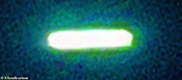 تصاویر مخابره شده از مریخ جنجال به پا کرد / سفینه فضایی بیگانه یا فقط یک دنبالهدار؟