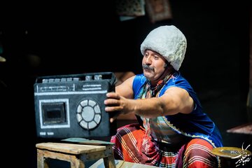 تلاش یک مطرب لال برای گذران زندگی