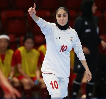 دختر پاطلایی پرند؛ بازیکن برتر فوتسال رقابتهای منامه شد