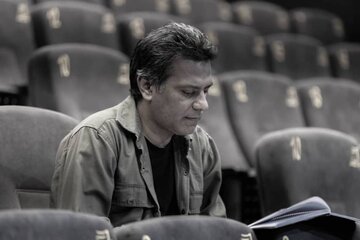 «شکستن امواج» در تئاتر لبخند