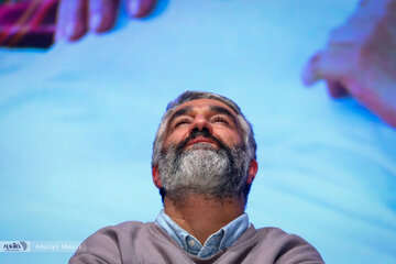 عکس| مامک از آزادی پژمان جمشیدی نوشت