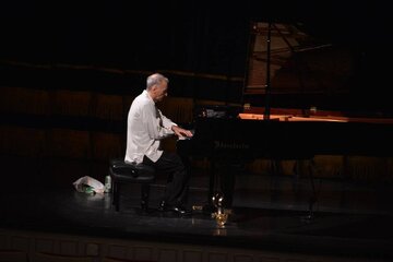 فریدون ناصحی در تالار وحدت مینوازد