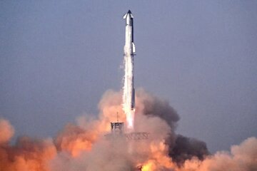 قدرتمندترین موشک تاریخ قد کشید