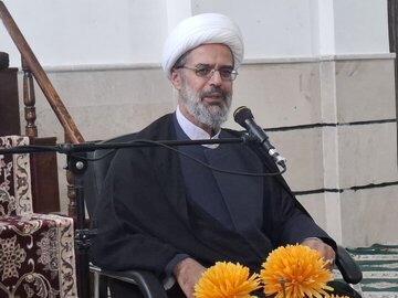 مدیران و کارکنان سفارشی آفت جامعهاند/ رسانهها تصمیمساز باشند، نه تصمیمگیر