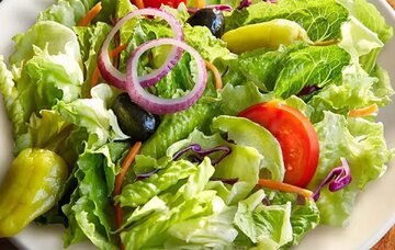 مصرف سالاد همراه غذا باعث سوءهاضمه میشود؟