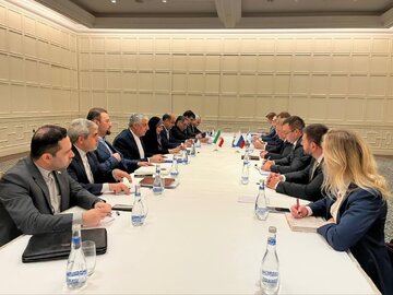 نشست مشترک وزیر راه و شهرسازی جمهوری اسلامی ایران و استاندار گیلان با معاون نخستوزیر روسیه