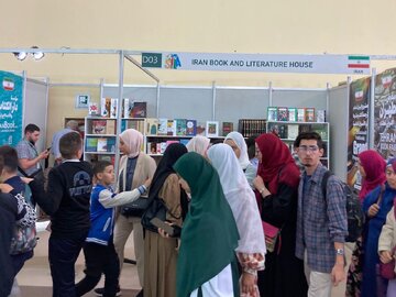 پس از چندین سال محرومیت و غیبت/ حضور در یکی از بزرگترین رویدادهای فرهنگی آفریقا/ ایران به نمایشگاه کتاب الجزایر برگشت