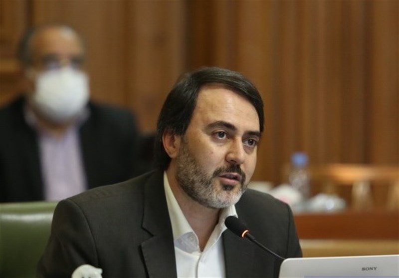 پیرهادی: افتتاح ۳۶۶ دستگاه ماشینآلات شهری بدون اطلاعرسانی مناسب انجام شد