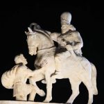 از مغایرتهای تاریخی تا ایرادهای شکلی مجسمه «زانو زدن والریانوس»/ باید دید مانعتراشیها در روز کوروش متوقف میشود؟