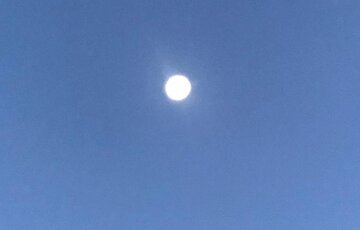 اشتباهی که همه در عکاسی از ماه مرتکب میشوند / چرا عکس ماه در گوشی همیشه خراب میشود؟