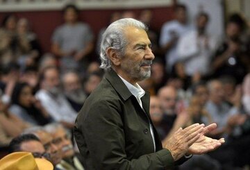 بازیگری که بعد از انقلاب ممنوعالفعالیت نشد چون رقاصی و آوازخوانی نکرده بود!/ این مرد را مردم روی دست بلند کردند