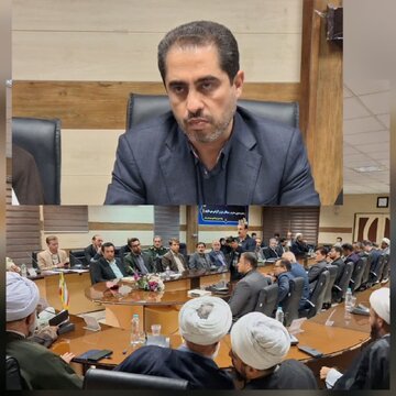 بیش از ده هزار نفر از مردم انقلابی، دانشآموزان و اقشار مختلف مردم در این راهپیمایی شرکت کردند