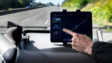 تحولی بزرگ در حملونقل / بزرگراهی که برق را به خودرو میفرستد