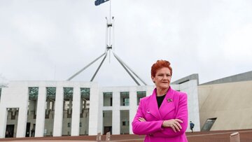 سنگین‌ترین مجازات برای سناتور استرالیایی؛ او مسلمانان را تحقیر کرد / عکس