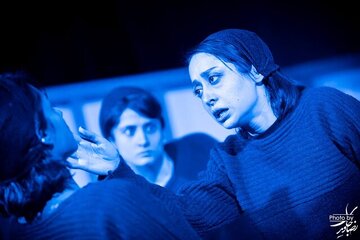 شاید با یه انتخاب دیگه، کلا یه آدم دیگه میشدی/ تئاتری که سعید روستایی، تهیهکنندگی میکند