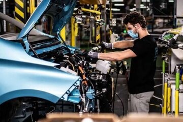 صنعت خودرو زیر تیغ پزشکیان/ صدرایی: اصلاح موتورهای قدیمی بدون سرمایهگذاری خارجی تقریبا غیرممکن است