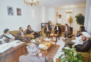 عکسی از ۳۰ سال پیش/ از مرحوم دعایی تا حسین شریعتمداری و غلامحسین کرباسچی/ روزگاری که ایران فقط ۸ روزنامه سراسری داشت