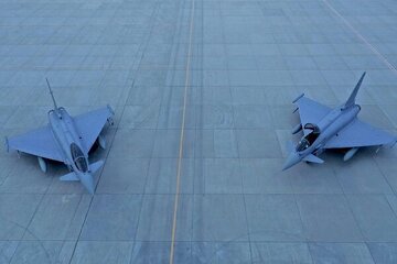 فرود ۲ جنگنده تایفون در پایگاه هوایی «سالم الصباح »کویت