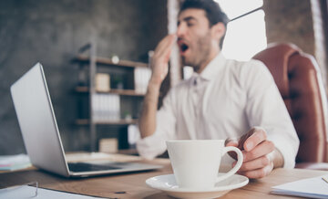 قهوه چگونه باعث خواب آلودگی میشود؟