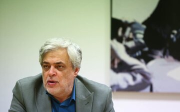 محمد مهاجری:رسانههای دولتی و حکومتی را به بخش خصوصی واگذار کنید؛ هم کارآمدتر میشوند و هم بسیار کمهزینهتر/ رسانه حکومتی دنبال کسب رضایت مسئولان است