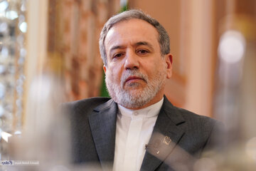 چرا عراقچی با آمریکا وارد مذاکرات مستقیم نشد؟/ آیا او اختیار داشت که چنین تصمیمی بگیرد و نگرفت؟