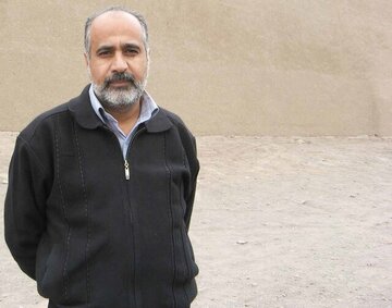 یا بشکن این دایره تنگ دورهمی را یا بیخیال این عنوان کذایی شو/ نامهای به دبیر جشنواره شعر