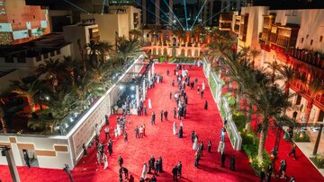 از جانی دپ تا آنتونی هاپکینز؛ چرا ستارهها این روزها راه جده را در پیش گرفتهاند؟