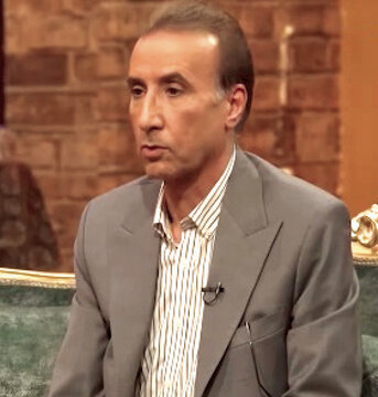 انتقاد روزنامه اصوگرا از تناقض عجیب در صداوسیما/ ۵ سال پیش حیاتی به جرم ابراز علاقه به ابی از تلویزیون اخراج شد؛شب یلدا روزی آنتن آهنگ ابی را خواند