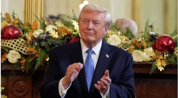 ترامپ: کریسمس مبارک اراذل و اوباش؛ شاید آخرین کریسمس شاد شما باشد، لذت ببرید! / پیش از آنکه مُد شود من این آدم را طرد کردم