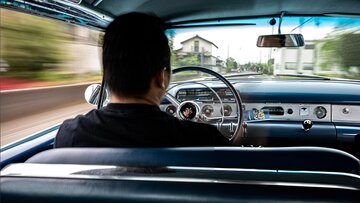 تغییر شگفتآور قیمت خودروها پس از ورود به ایران/ این خودروی ۶ میلیارد تومانی در بازار ایران ۳۶ میلیارد تومان شد