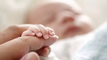 تولد یک نوزاد با دندان/ عکس